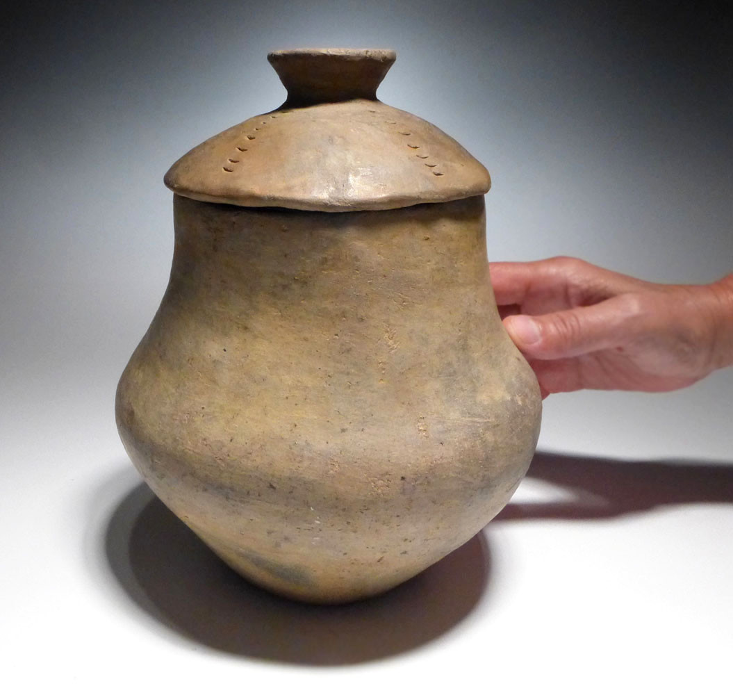 MOST UNIQUE OF THE COLLECTION - BRONZE AGE PRESTIGE CLASS CERAMIC URN WITH LID FROM THE URNFIELD LUSATIAN CULTURE *URN46